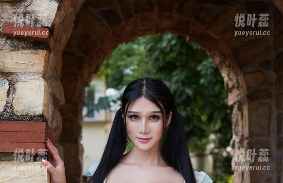 尤物馆 - 艾小青的原图探险，免费领略不一样的剧情吧！