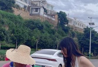 微密圈 - 在就是阿朱啊的温泉定制写真里，谁能拒绝这个柔和的水光？
