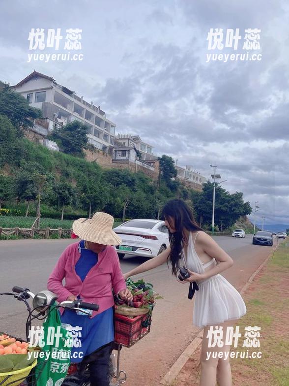 微密圈 - 在就是阿朱啊的温泉定制写真里，谁能拒绝这个柔和的水光？