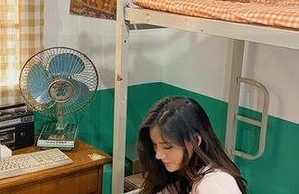 微密圈 - 就是阿朱啊的黑色写真，无圣光的背景映衬下，我似乎看到了一场小型的失落。