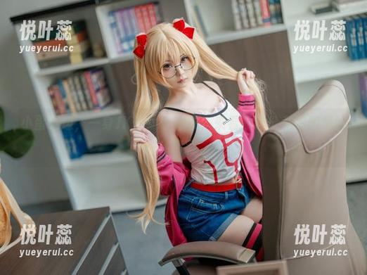 小蛋糕边，一身JK的幼水铃衣，来看看这份私拍图集的精彩