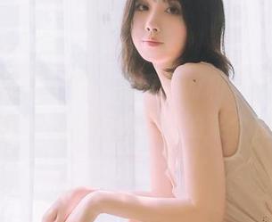 这组私房真微妙，念雪ww和某人的双人姿态，让我想起曾经的某个夏天