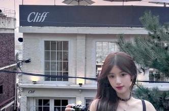 在樱花树下，怡子yiii的私拍与另一种轻盈的套图