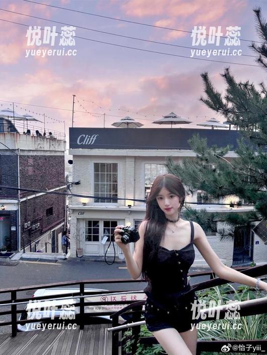 在樱花树下，怡子yiii的私拍与另一种轻盈的套图