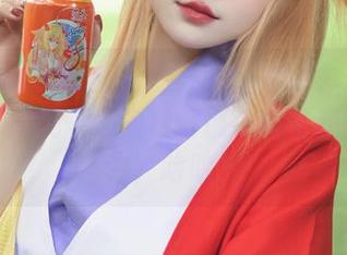看戚顾儿的比基尼照片时，不禁为她的自信感到愉悦——身材好像在攻击我的意志力，哈哈！