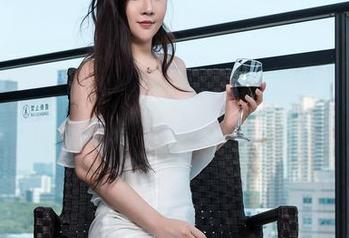 推女神 - 要啥个人风格，施忆佳的泳池福利原图直击心底。