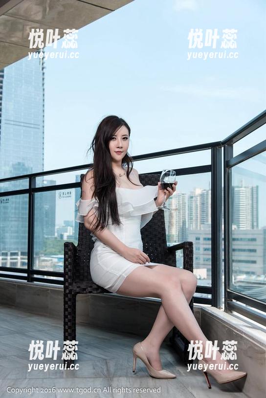 推女神 - 要啥个人风格，施忆佳的泳池福利原图直击心底。