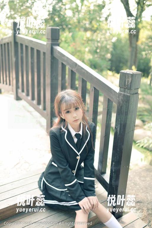 推女神 - 黄歆苑chobits的教室，细节到连教桌上的小虫子都能看得清清楚楚！