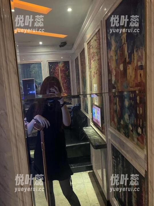 微密圈 - 提袜少女再次给我们奉上白色合集，是否已经打破了对袜子的想象？