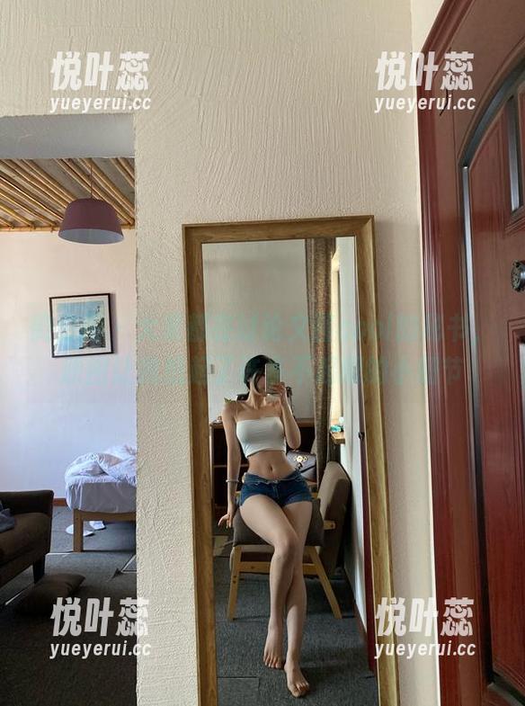 微密圈 - 大家都在讨论文茜cool的秘书，原图让我想起了许多不起眼的小细节