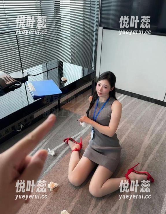 微密圈 - 教室里的是小逗逗，观看写真让我对上课有了新期待。