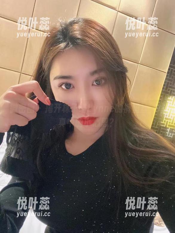 微密圈 - 揭开林子喵Lynne的裤里丝，写真中的小心思？