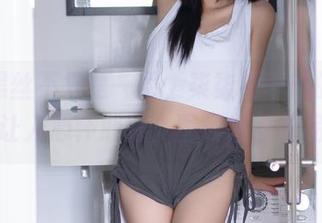 制服黑丝不只是一层，柒柒要乖哦的原图让人心怀期待，图册也得细品