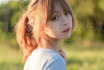 吉他妹妹的姿态从梨瑾瑾照片中溢出，这次更新真有一套