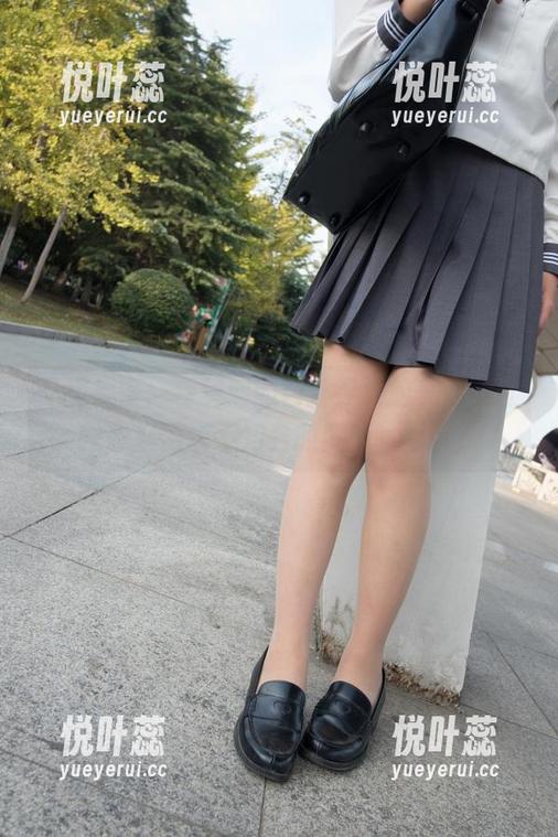 私房趣事：森萝财团白丝少女的美足，让我想起那场不知名的梦…咋回事？
