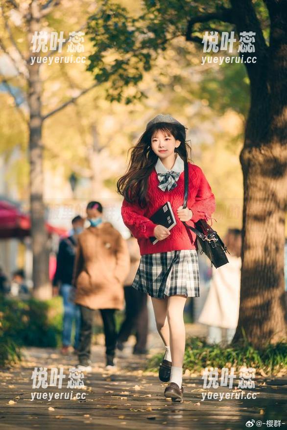 水手服里的樱群，拯救了一堆无聊的美图