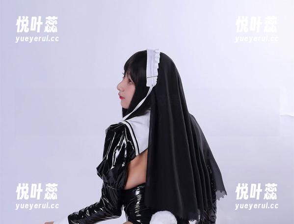 在线上见到深水不浅安安，泳衣美图的水面下其实是（涟漪）！