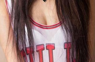 爱尤物 - 私拍图集里的李丽莎，女孩正在思考些什么呢？想起小时候的一些事了。