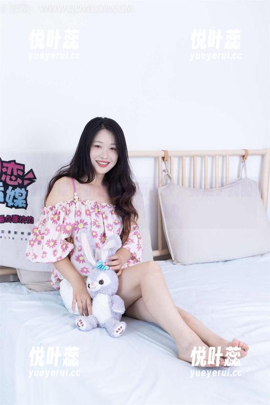 物恋传媒 - 小昭的软萌毛衣，竟成了我的新美图收集对象