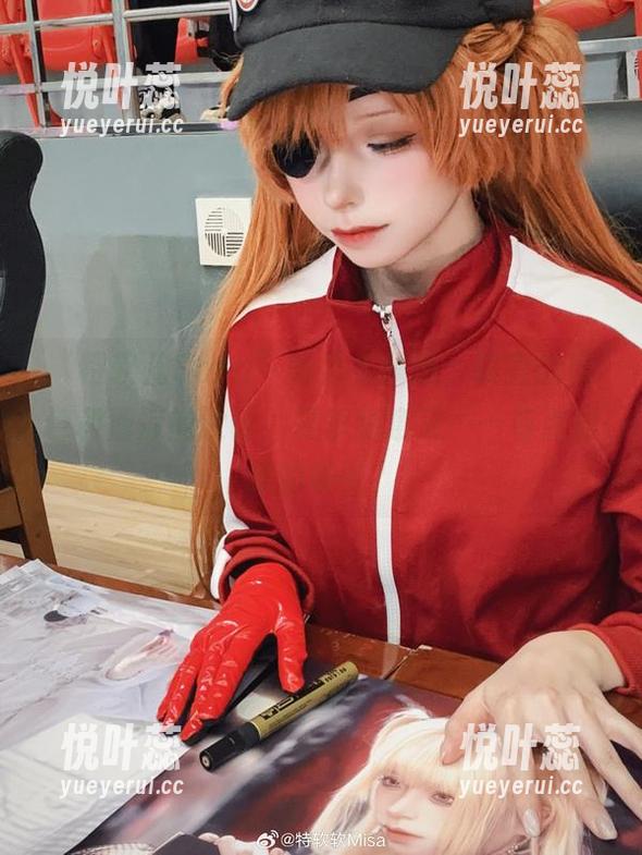 “特软儿Sona”的泳衣精选，明亮的颜色和清凉的设计，夏季随意又……有点刺眼的吸引？