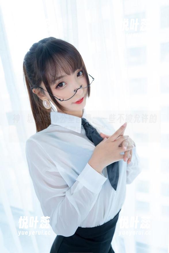 神楽坂真冬办公室图集：一些不被允许的“灵魂出窍”