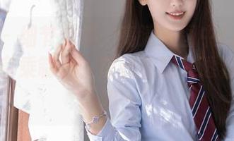 秀人网 - 细节观察：高清原图中Cris_卓娅祺的空乘制服，肉丝美腿又透着一丝柔和…