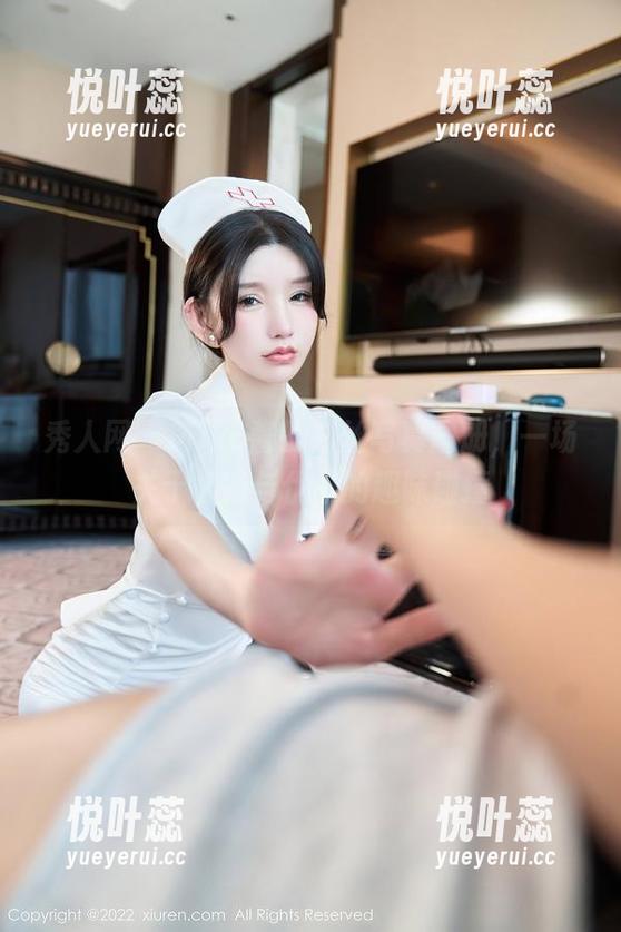 秀人网-Miko酱 秀人网 - Miko酱的白丝写真图册,一场关于极简与优雅的趣味碰撞