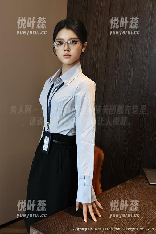 秀人网-tina_甜仔 秀人网 - tina_甜仔的套装美图都在这里,话说这配色的勇气真让人惊叹。
