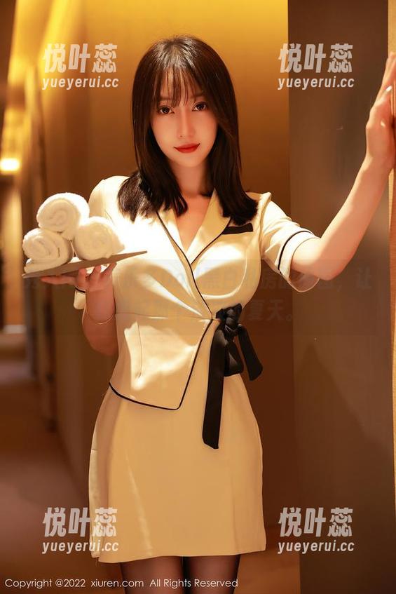 秀人网 - 养乐多Doll黑白私房的原图，让我想起那个淡淡的夏天。