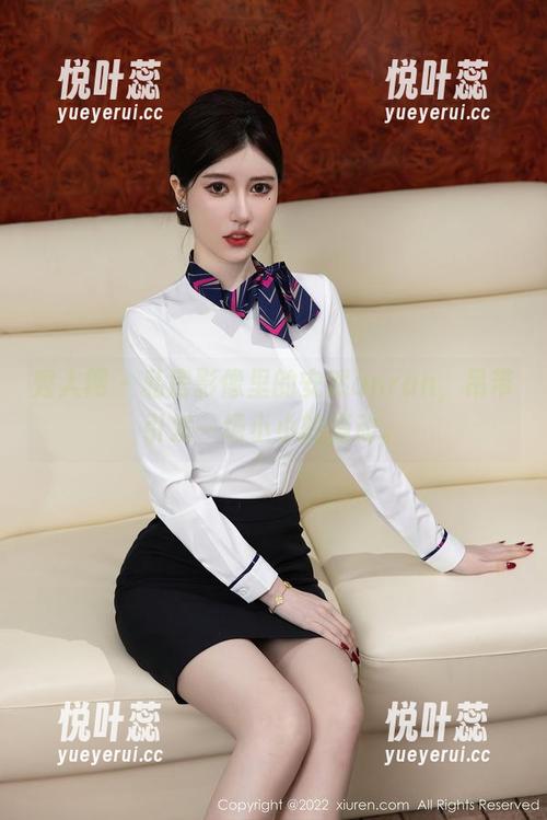 秀人网 - 私房影像里的安然anran，吊带引发一场小小的骚动。