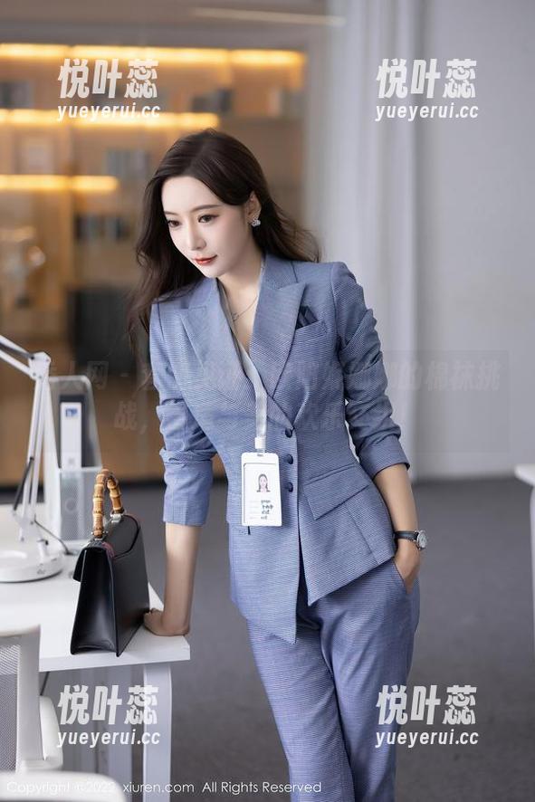 秀人网 - 套图见证：欧阳妮娜娜的棉袜挑战，舒适与美的欢乐交织！