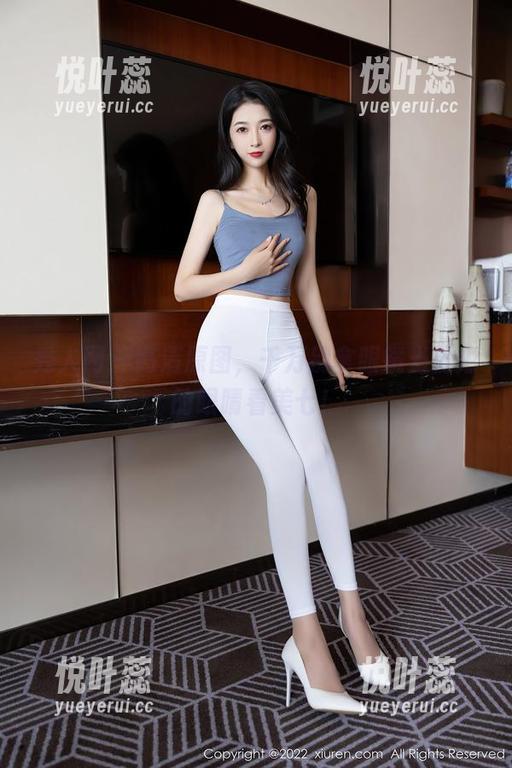秀人网-美七 秀人网 - 高清原图,千万别拿眼镜当隐形的眼睛看美七!