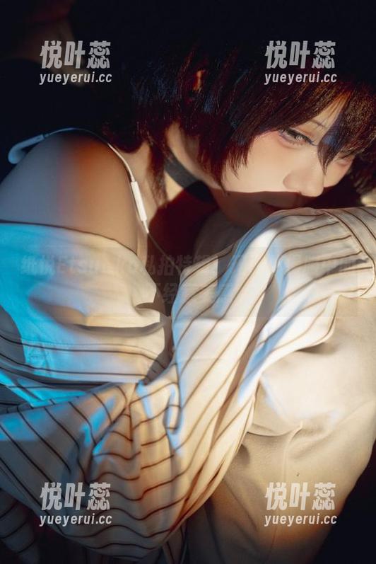 纸悦Etsu_ko私拍特辑：玛丽体操服中的不经意美感