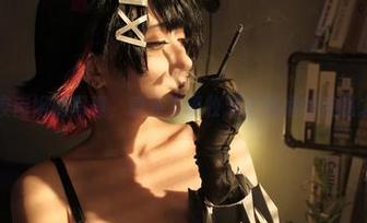 看绞肉姬的写真，意外发现牧濑红莉栖的魅惑之处