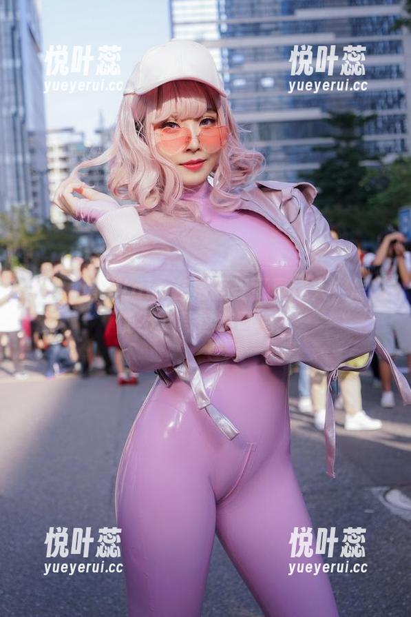 哎呀，菌烨tako在浴缸里可真迷人，怎么能不下载这美图呢？