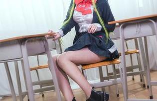 我半夜翻到这组“菌烨tako制服”，原图里的细节让我目瞪口呆，脑海里在想着要不要下载呢…