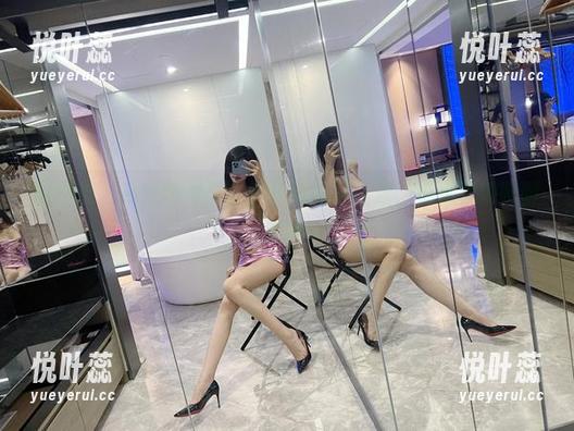 微密圈 - 葛征新图包：牛仔辣妹在等你，快来和她聊聊那些年！