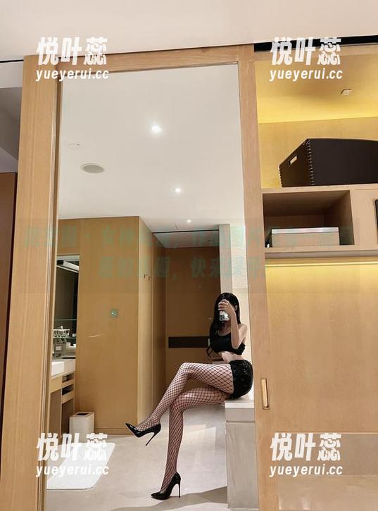 微密圈 - 女神葛征，作品图片里有一丝藏匿的乐趣，快来探寻！