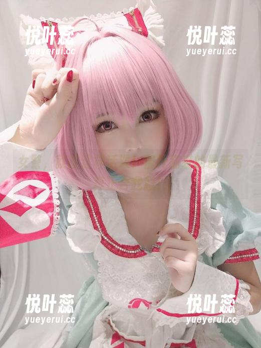 女警，就该这样活泼！蜜汁猫裘的最新写真正合我意！