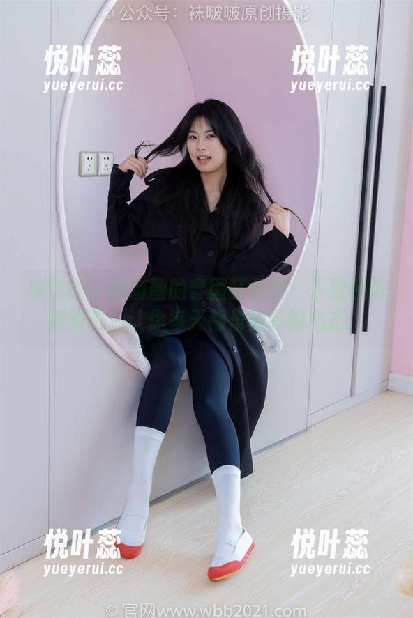 袜啵啵 - 甜甜圈的套图狂想曲：下载芭蕾舞服吧，让你每天都是舞会的心态！