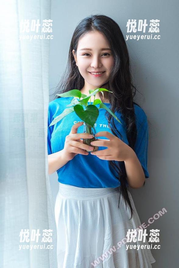 轰趴猫 - 礼服VS怪诞：可乐Vicky这张美图，适合挂在墙上的壁纸，给房间带点个性！