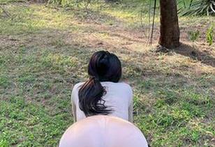 微密圈 - 图库里有个绝佳组合——迷人的五姨太与渐变丝袜的轻松配