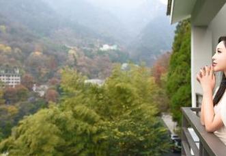 青豆客 - 程彤颜居家写真合集，如今我只想回家，坐等换衣服。
